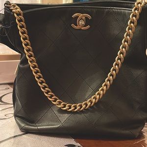 Chanel purse with chain